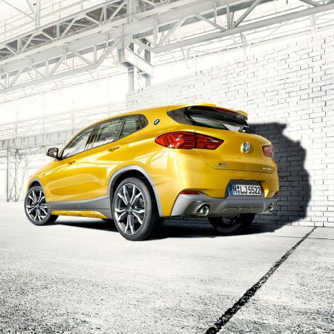 Imagine cu partea spate a BMW X2, F39 Imagine cu partea spate a BMW X2, F39, 2018, în Auriu metalizat