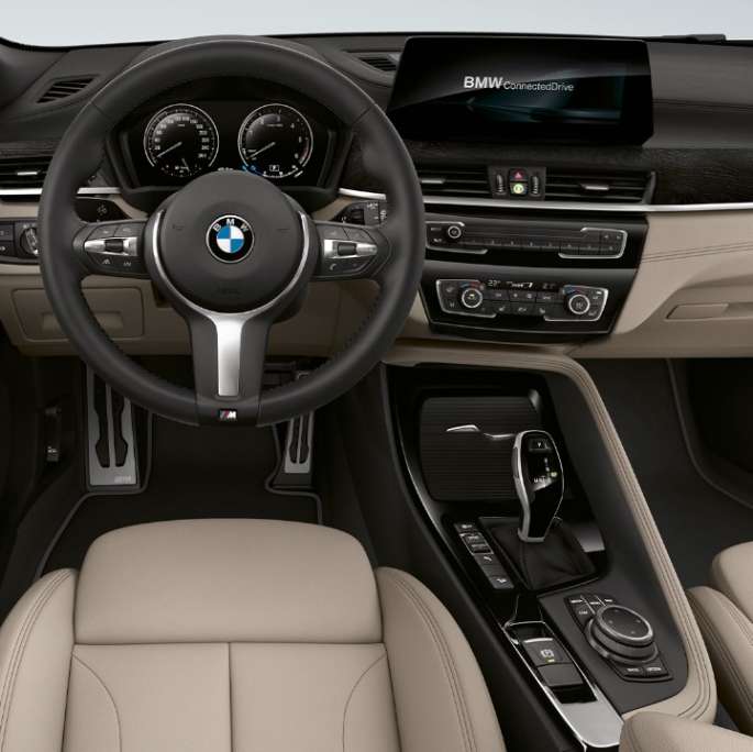 Habitaclul BMW X2 sDrive20i, cu pachet M Sport X Imagine cu habitaclul BMW X2 sDrive20i, F39, 2018, cu pachet M Sport X