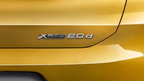 Imagine cu partea spate a BMW X2, F39 Imagine cu partea spate a BMW X2, F39, 2018, în Auriu Galvanic, cu sistem de tracţiune xDrive