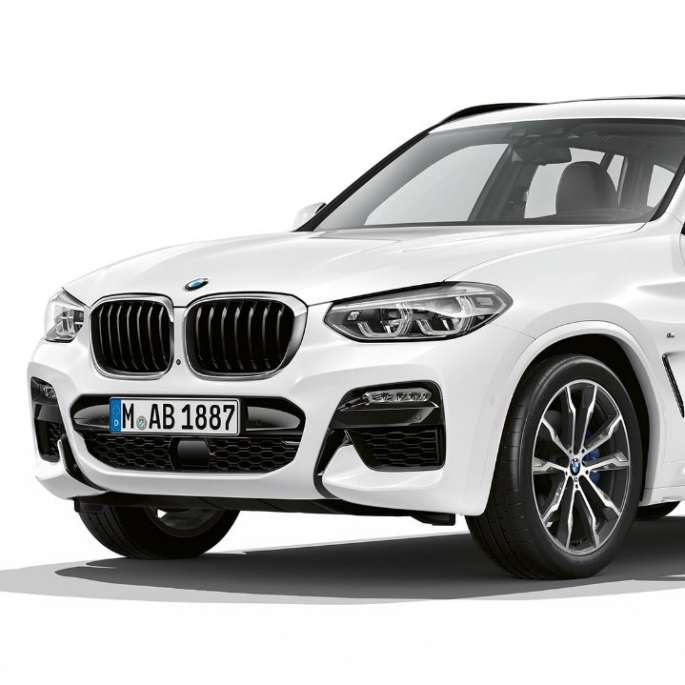 Imagine cu trei sferturi din partea frontală a BMW X3 M40i, Model M Sport Imagine cu trei sferturi din partea frontală a BMW X3 M40i, Model M Sport