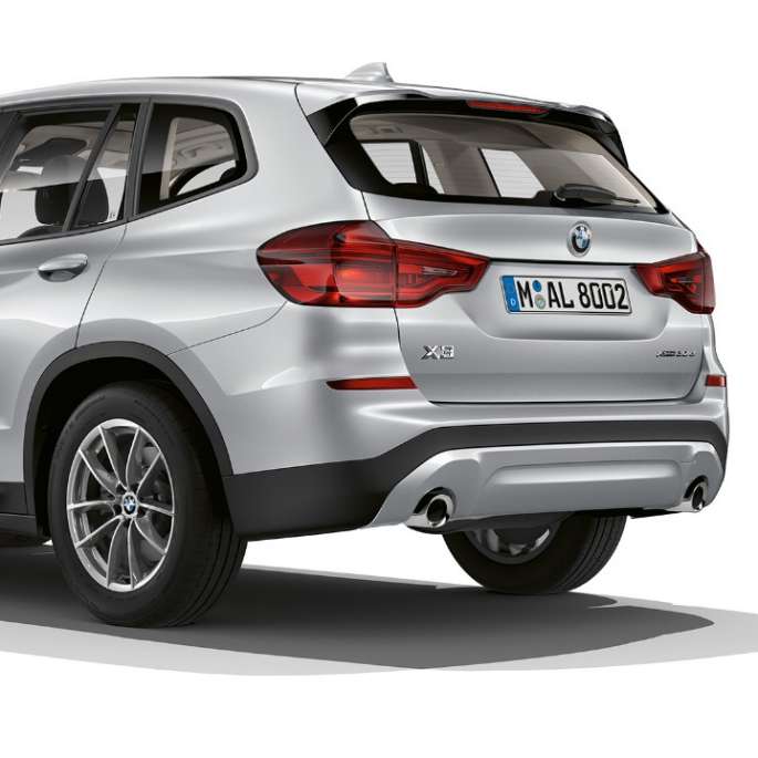 Imagine cu trei sferturi din partea spate a BMW X3, Model de bază Imagine cu trei sferturi din partea spate a BMW X3, Model de bază