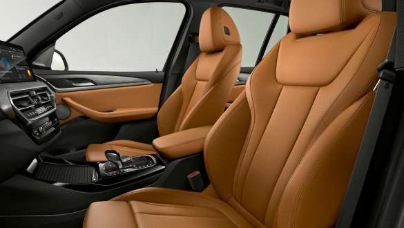 Scaunele Sport pentru conducătorul auto şi pasagerul din faţă ale BMW X3 G01 2021 Scaunele Sport pentru conducătorul auto şi pasagerul din faţă ale BMW X3 G01 2021