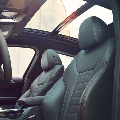 Scaunele sport ale BMW X4 Imagine din interior cu scaunele sport ale BMW X4, G02, 2018