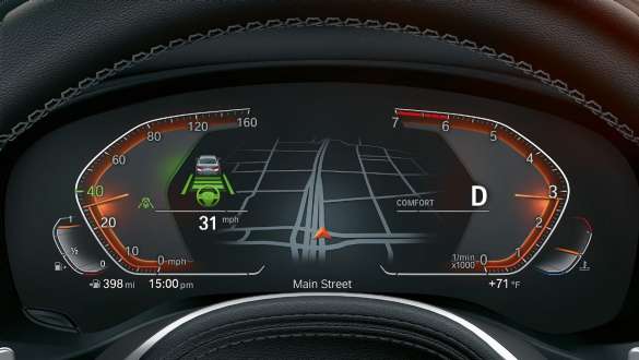 Driving Assistant Plus al BMW X4 Imagine cu panoul de instrumente şi Driving Assistant Plus ale BMW X4, G02, 2018