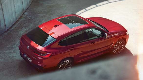Imagine de sus cu BMW X4 Imagine de sus cu BMW X4 M40i, G02, 2018, în Roşu Flamenco Brilliant Effect