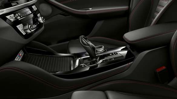 Consola centrală a BMW X4 Imagine din interior cu consola centrală a BMW X4, G02, 2018