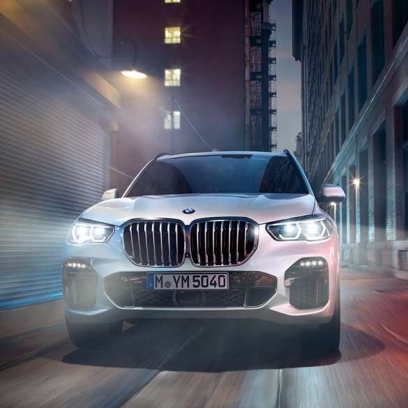 Imagine cu partea frontală a BMW X5 Imagine cu partea frontală a BMW X5, G05, 2018, în Alb Mineral metalizat