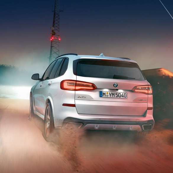 Imagine cu partea spate a BMW X5 xDrive40i Imagine cu partea spate a BMW X5 xDrive40i, G05, 2018, în Alb Mineral metalizat