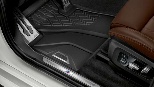 Covoraşe BMW pentru toate anotimpurile pentru locurile din faţă ale modelului BMW X5 G05 2018 Imagine din interior cu covoraşele BMW pentru toate anotimpurile pentru locurile din faţă ale modelului BMW X5 G05 2018