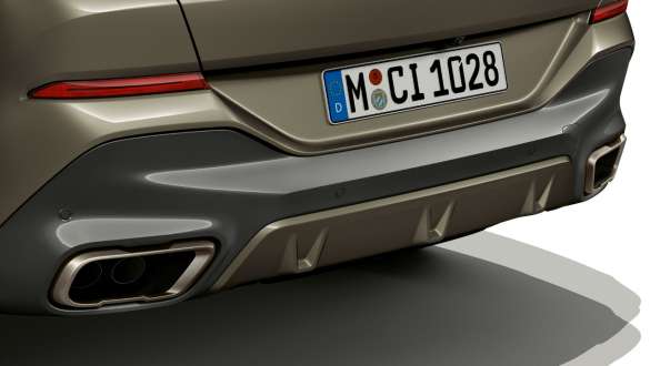 Sistemul de evacuare M Sport al BMW X6. Imagine în prim-plan cu sistemul de evacuare M Sport al BMW X6.