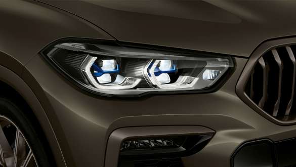 Faruri BMW Laserlight. Imagine în prim-plan cu farurile Laserlight ale BMW X6.