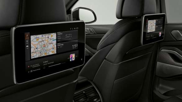 Sistem de divertisment „Professional” pentru locurile din spate. Imagine în prim-plan cu sistemul de divertisment „Professional” pentru locurile din spate al BMW X6.