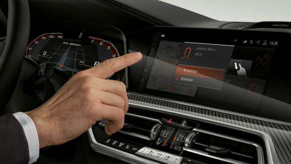 Imagine din habitaclu cu „BMW Live Cockpit Professional”. Imagine din habitaclul BMW X6 cu „BMW Live Cockpit Professional”.