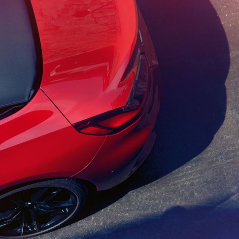Partea spate şi roata spate ale BMW Z4 Roadster Imagine de sus cu partea spate şi roata spate ale BMW Z4 Roadster
