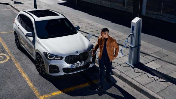 Soluții de încărcare BMW pentru angajatori Electromobilitate BMW, încărcare model electric, soluții de încărcare pentru angajatori