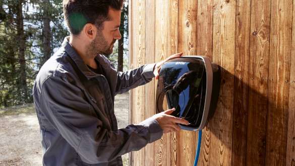 Serviciul de instalare BMW Electromobilitate BMW, încărcare model electric, serviciu de instalare