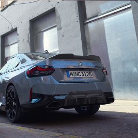 Imagine în prim plan din partea din spate a BMW Seria 2 Coupé; G42 Imagine în prim plan din partea din spate a BMW Seria 2 Coupé; G42, cu accesorii BMW M Performance