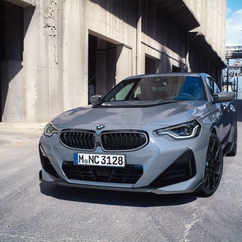 Imagine în prim plan cu trei sferturi din partea frontală a BMW Seria 2 Coupé; G42 Imagine în prim plan cu trei sferturi din partea frontală a BMW Seria 2 Coupé; G42, cu accesorii BMW M Performance