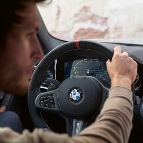 Imagine în prim plan din interiorul BMW Seria 2 Coupé; G42 Imagine în prim plan din interiorul BMW Seria 2 Coupé; G42, cu accesorii BMW M Performance