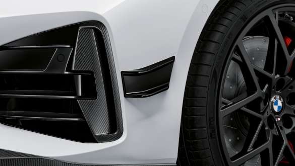 Elementele aerodinamice M Performance în negru lucios ale BMW Seria 4 Coupé G22, cu accesorii M Performance Imagine de detaliu cu elementele aerodinamice M Performance în negru lucios ale BMW Seria 4 Coupé G22, cu accesorii M Performance