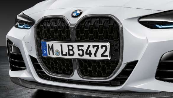 Accesoriile M Performance ale grilei frontale M Performance din fibră de carbon a BMW Seria 4 Coupé G22 Imagine în detaliu cu accesoriile M Performance ale grilei frontale M Performance din fibră de carbon a BMW Seria 4 Coupé G22
