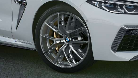 Jante M Performance forjate Y-spoke de 20”, tip 863 M, Gri Ferric mat ale BMW M8 Competition Coupé F92 cu accesorii M Performance Imagine în detaliu cu jantele M Performance forjate Y-spoke de 20”, tip 863 M, Gri Ferric mat ale BMW M8 Competition Coupé F92 cu accesorii M Performance