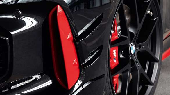 Elementele aerodinamice M Performance în negru lucios ale BMW Seria 1 128ti F40, cu accesorii M Performance Imagine în prim plan cu elementele aerodinamice M Performance în negru lucios ale BMW Seria 1 128ti F40, cu accesorii M Performance