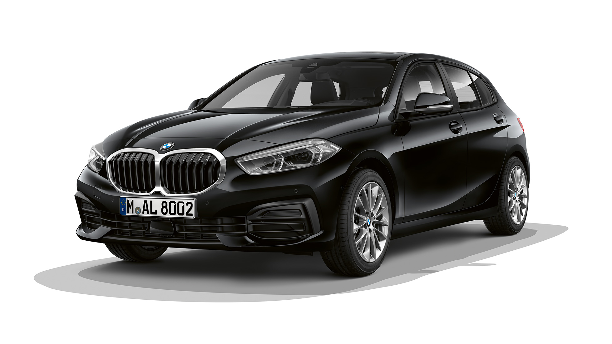 Imagine cu trei sferturi din partea frontală a BMW Seria 1 Model Advantage. Imagine de studio cu trei sferturi din partea frontală a BMW Seria 1 Model Advantage în negru.
