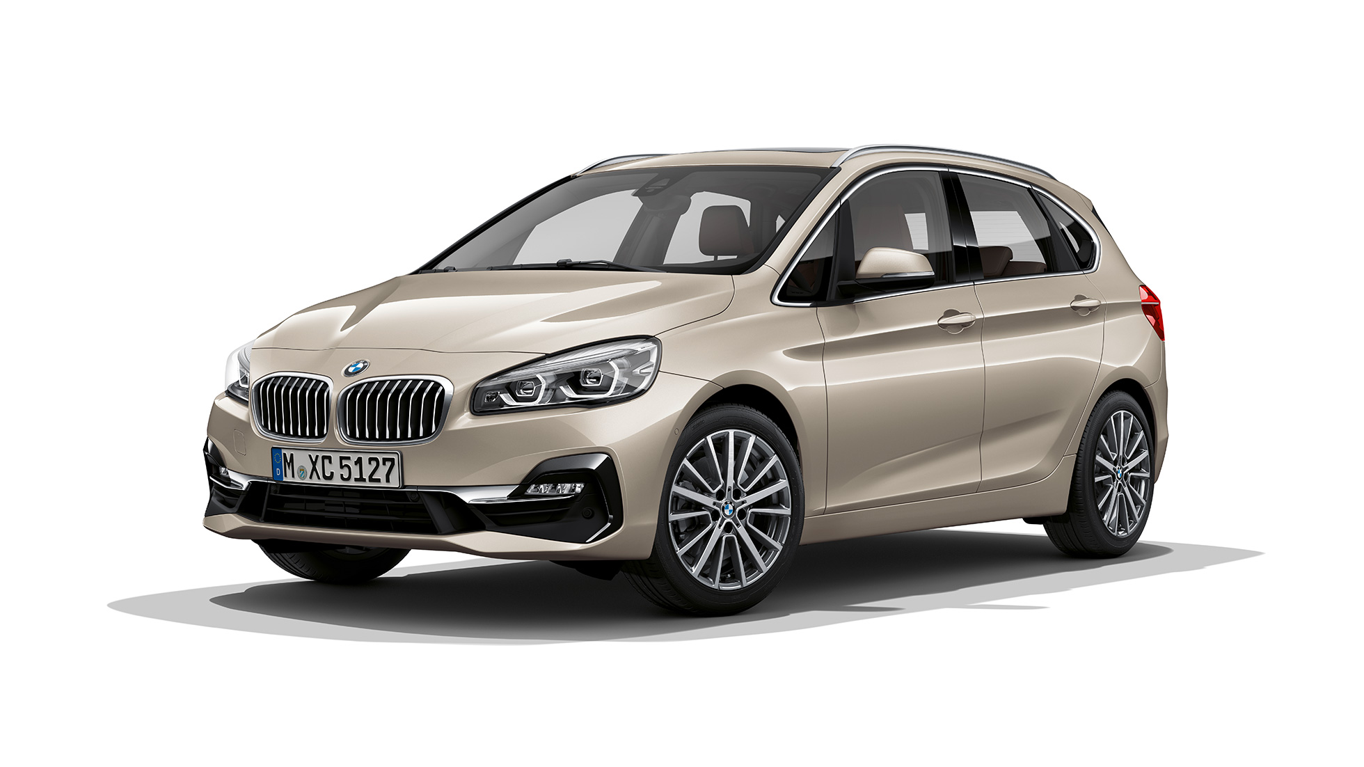 Imagine cu trei sferturi din partea frontală a BMW Seria 2 Active Tourer, model Luxury Line Imagine cu trei sferturi din partea frontală a BMW 225i xDrive Active Tourer, F45, în Bej Jucaro metalizat, model Luxury Line