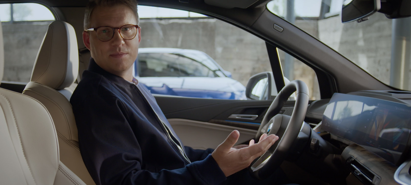 Video despre BMW iDrive cu sistem de operare BMW 8 din BMW Seria 2 Active Tourer