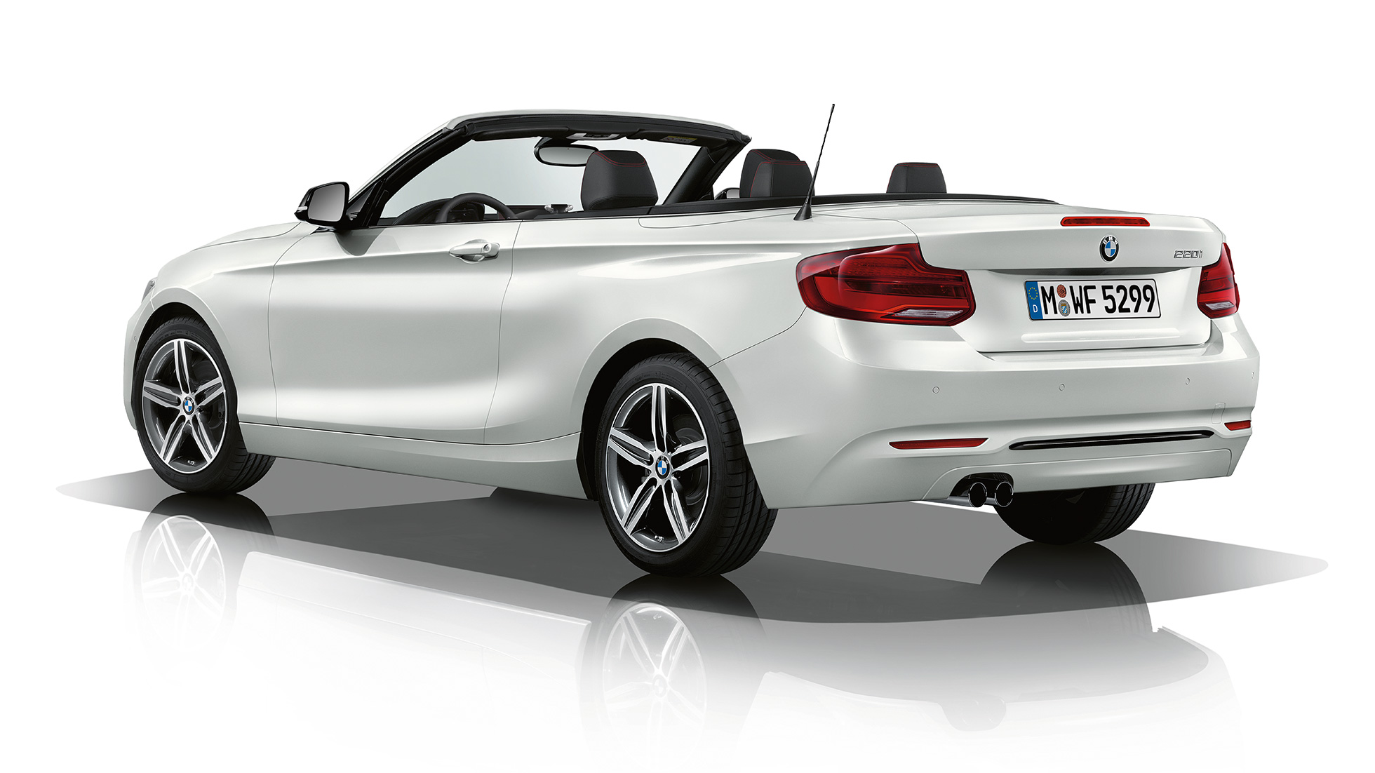 Imagine cu trei sferturi din partea spate a BMW Seria 2 Cabriolet, Model Sport Line Imagine cu trei sferturi din partea spate a BMW Seria 2 Cabriolet, Model Sport Line