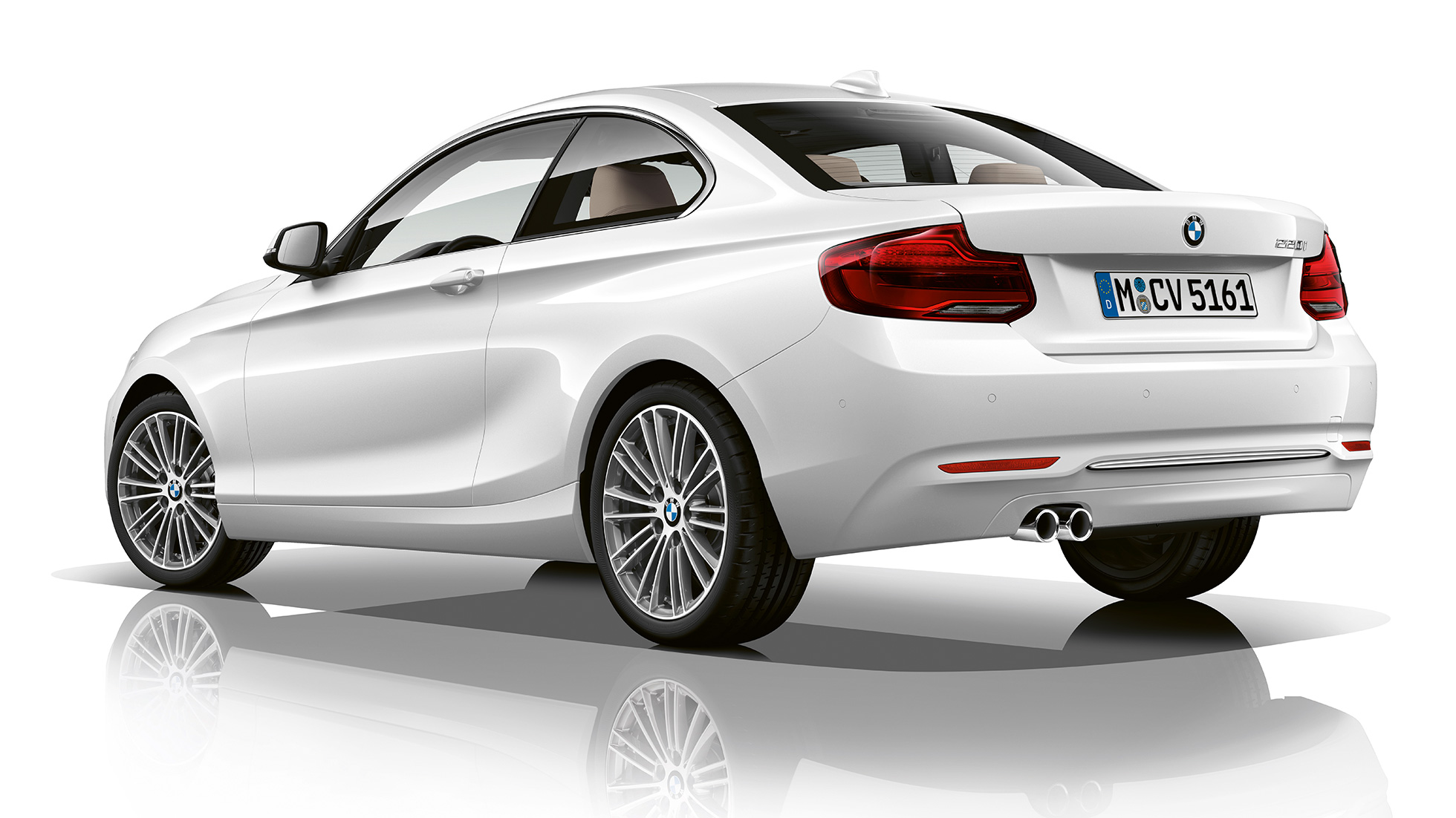Imagine cu trei sferturi din partea spate a BMW Seria 2 Coupé, Model Luxury Line Imagine cu trei sferturi din partea spate a BMW Seria 2 Coupé, Model Luxury Line