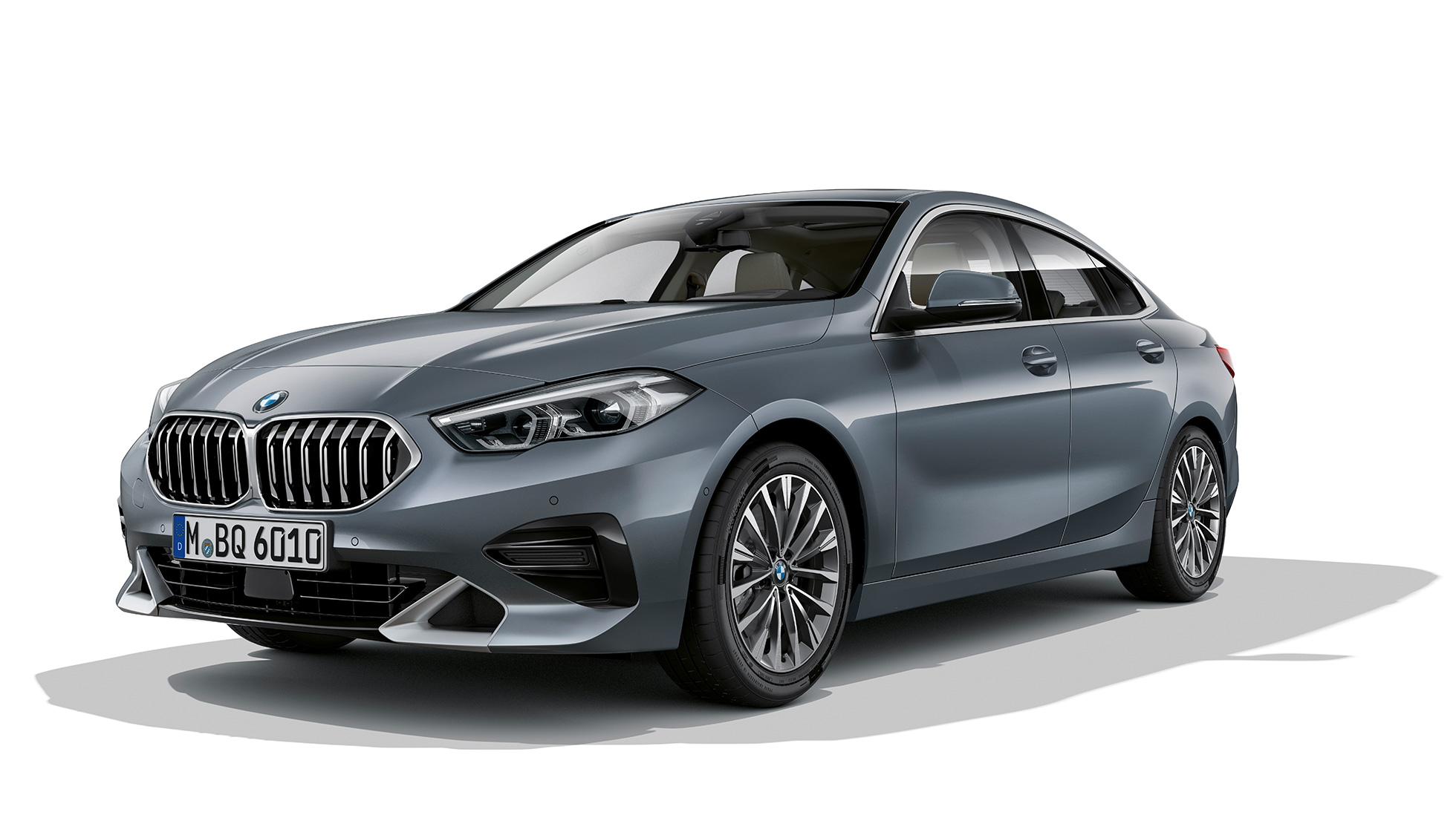Grila frontală a BMW Seria 2 Gran Coupé, Model Luxury Line Imagine în prim-plan cu grila radiatorului BMW Seria 2 Gran Coupé, Model Luxury Line, în Storm Bay metalizat, F44