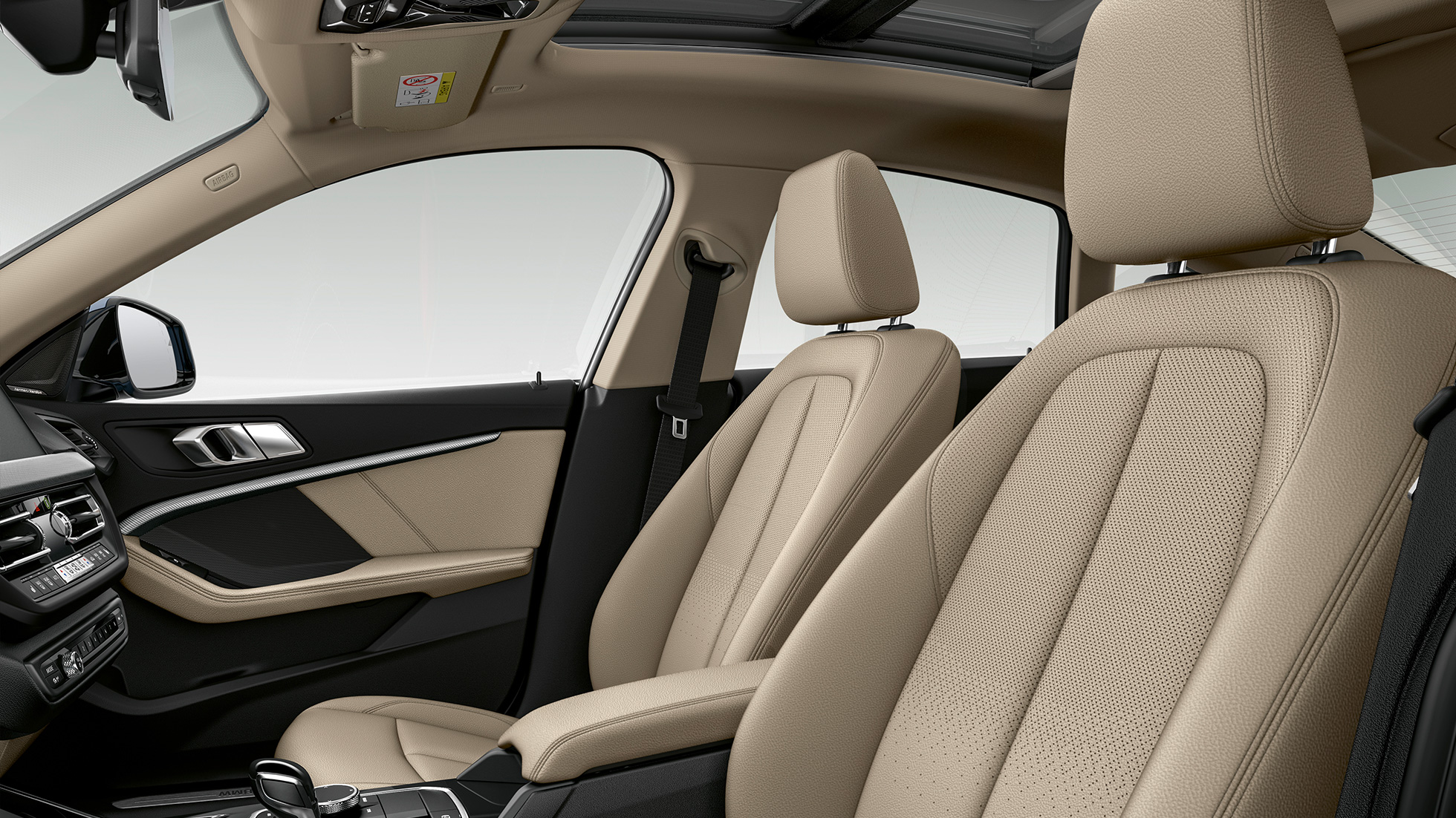 Scaunele îmbrăcate în piele neagră cu perforaţii ale BMW Seria 2 Gran Coupé, Model Luxury Line Scaunele îmbrăcate în piele neagră cu perforaţii ale BMW Seria 2 Gran Coupé, Model Luxury Line, F44