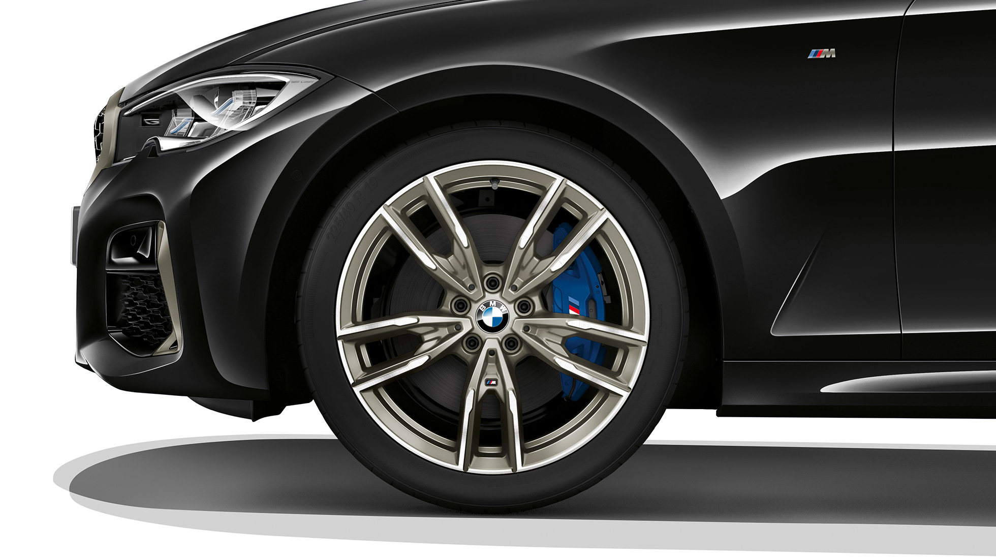 Jante din aliaj uşor M340i xDrive, BMW Seria 3 Sedan. Prim-plan al jantelor din aliaj uşor ale BMW Seria 3 M340i xDrive Sedan.