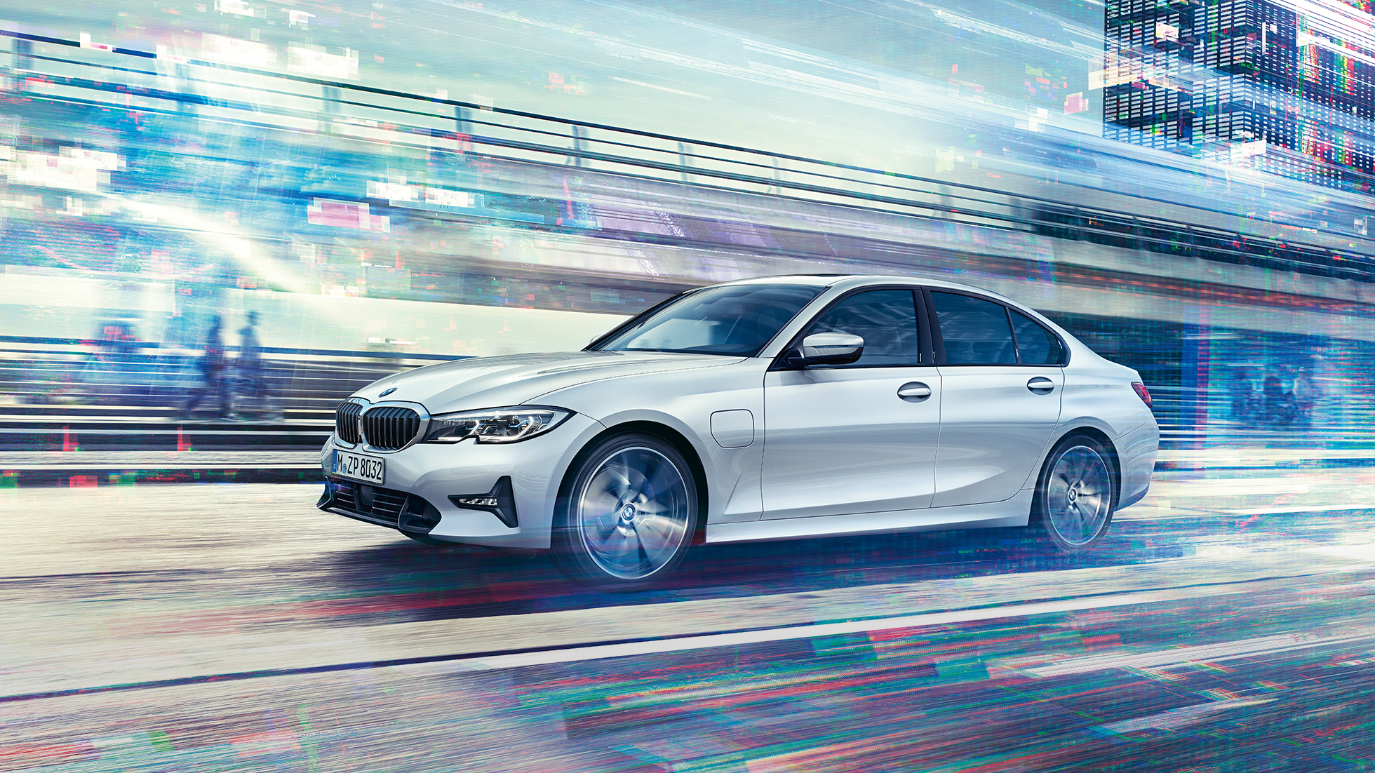 Parte spate 330e, BMW Seria 3 Sedan. Imagine cu trei sferturi din partea spate a BMW Seria 3 Sedan 330e rulând.