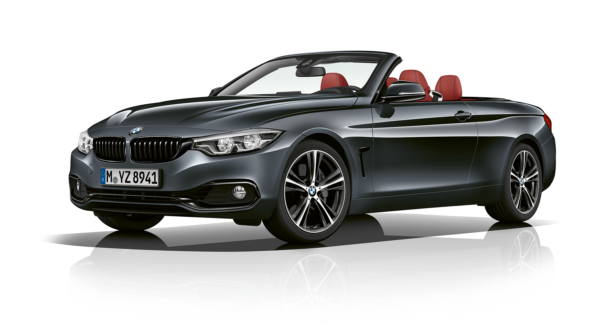 Imagine cu trei sferturi din partea frontală a BMW Seria 4 Cabriolet, Model Sport Line Imagine cu trei sferturi din partea frontală a BMW Seria 4 Cabriolet, Model Sport Line