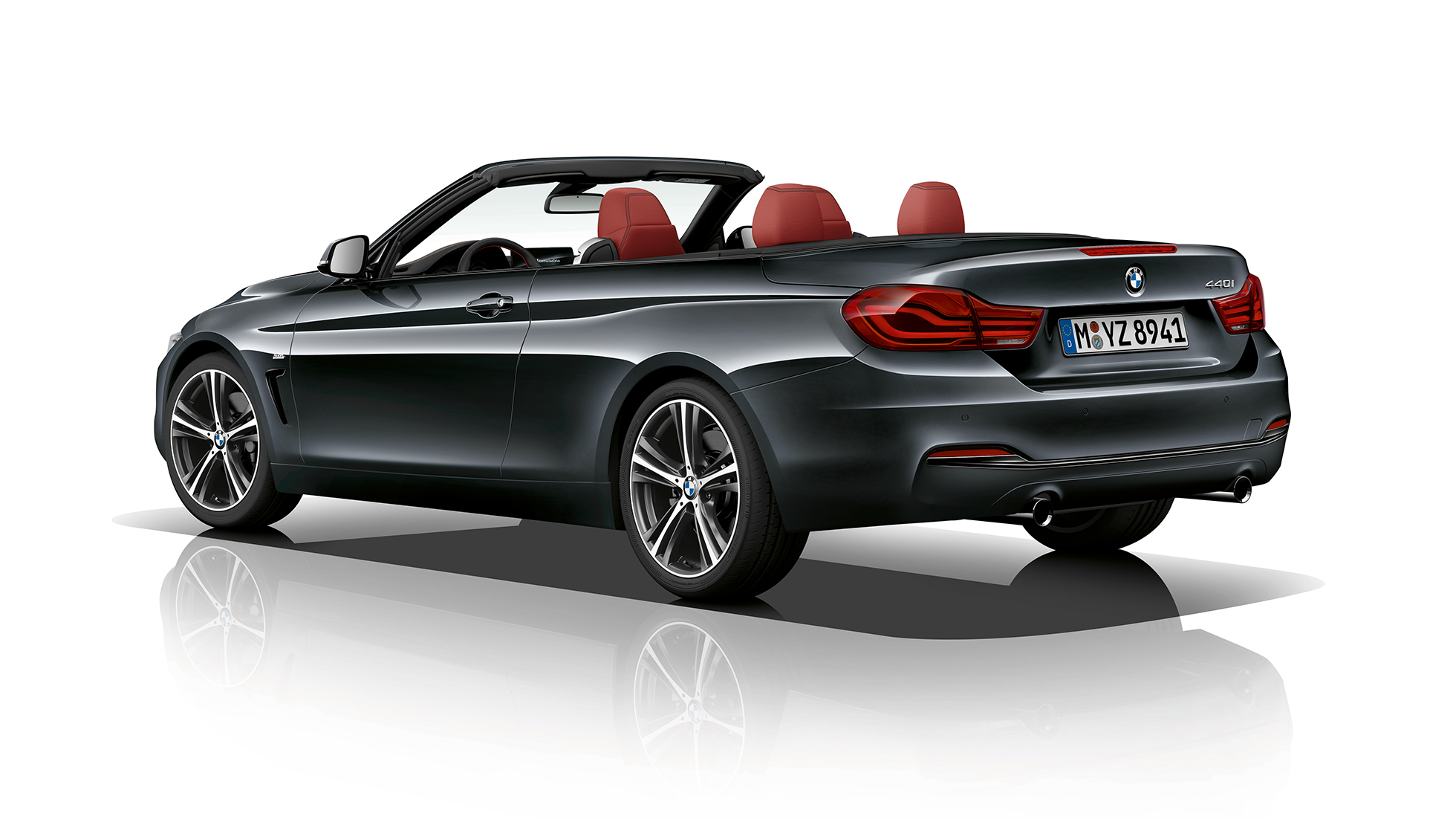 Imagine cu trei sferturi din partea spate a BMW Seria 4 Cabriolet, Model Sport Line Imagine cu trei sferturi din partea spate a BMW Seria 4 Cabriolet, Model Sport Line
