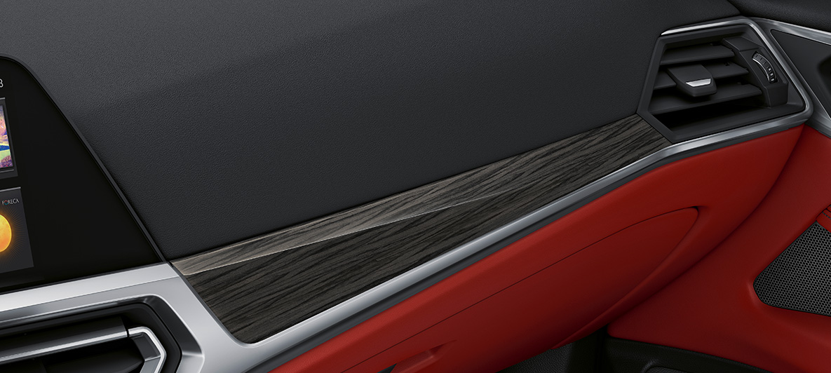 Ornamentele interioare din lemn fin ale BMW Seria 4 Coupé Individual, G22, 2020 Imagine din interior cu ornamentele interioare din lemn fin, cu detalii în crom Pearl, ale BMW Seria 4 Coupé Individual, G22, 2020