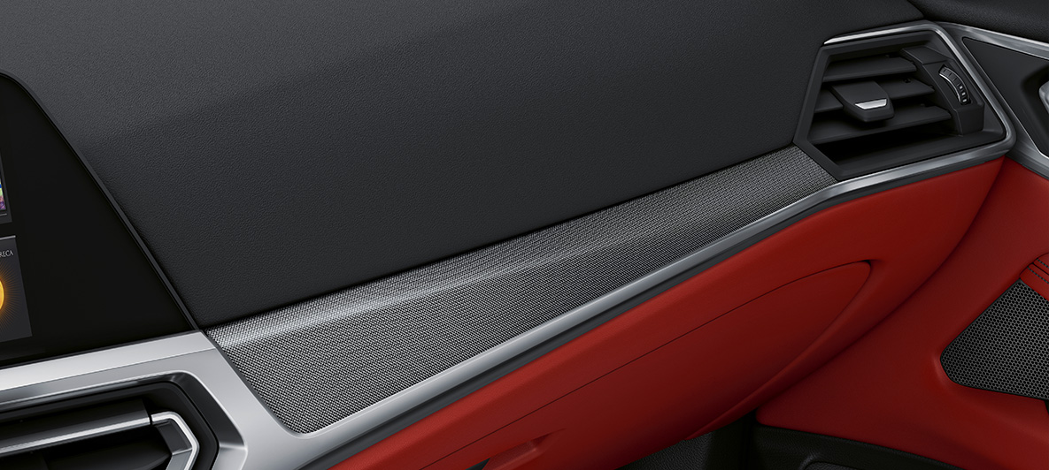 Ornamentele interioare din aluminiu lucios ale BMW Seria 4 Coupé Individual, G22, 2020 Imagine din interior cu ornamentele interioare BMW Individual din aluminiu lucios, cu detalii în crom Pearl, ale BMW Seria 4 Coupé Individual, G22, 2020