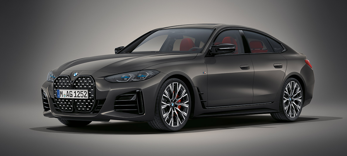 BMW Seria 4 Gran Coupé G26 2021, în BMW Individual Gri Dravite Imagine cu trei sferturi din partea frontală a BMW Seria 4 Gran Coupé G26 2021, în BMW Individual Gri Dravite, staţionând