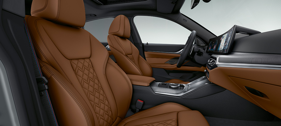 Imagine din interior cu tapiţeria BMW Individual din piele Merino integrală în Tartufo a BMW Seria 4 Gran Coupé G26 2021 Imagine din interior cu tapiţeria BMW Individual din piele Merino integrală în Tartufo a BMW Seria 4 Gran Coupé G26 2021