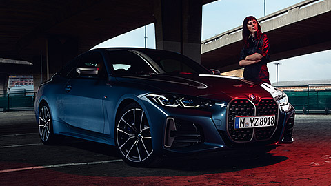 BMW Seria 4 Imagine cu trei sferturi din partea frontală a BMW Seria 4 Coupé G22, cu un model