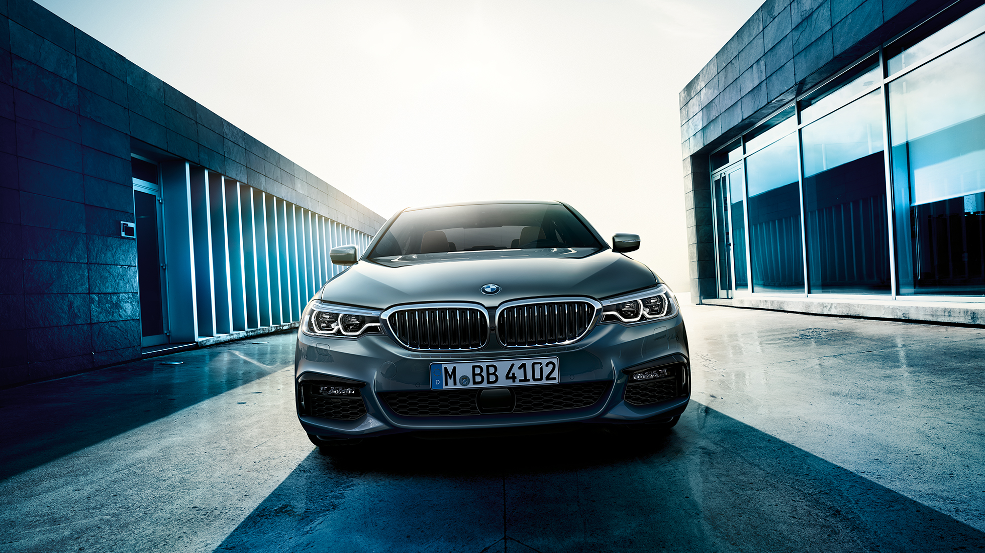 Imagine cu exteriorul BMW Seria 5 SedanExterior BMW Seria 5 Sedan Imagine cu partea frontală a BMW 540i Sedan, G30, în Bluestone metalizat