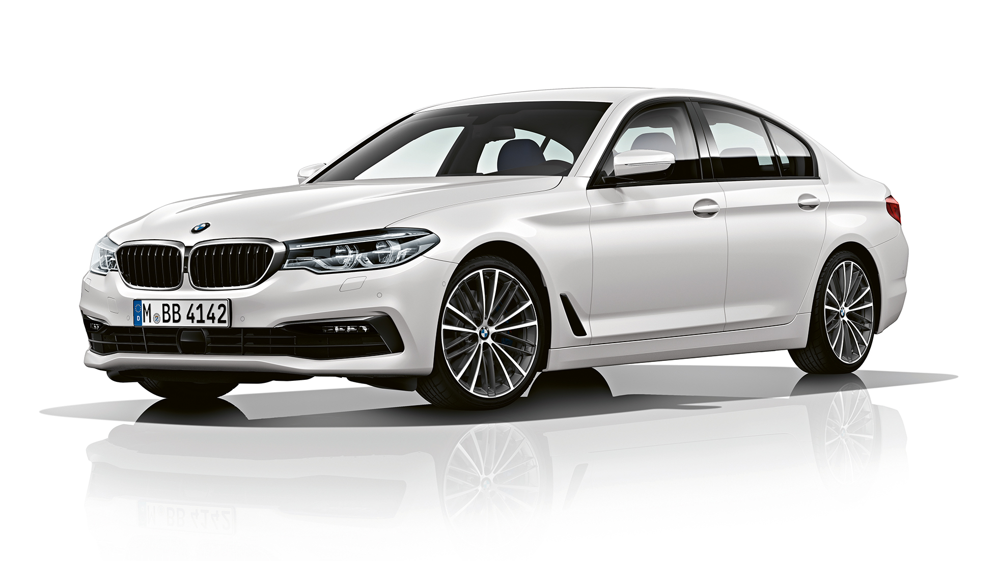 Imagine cu trei sferturi din partea frontală a BMW Seria 5 Sedan, Sport Line Imagine cu trei sferturi din partea frontală a BMW 540i Sedan, G30, Sport Line, în Alb Alpine metalizat