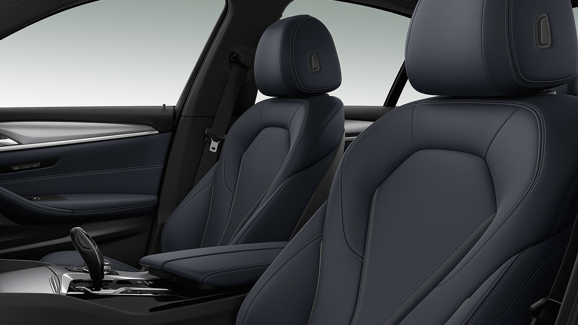 Tapiţeria BMW Seria 5 Sedan, Sport Line Imagine cu tapiţeria BMW 540i Sedan, G30, Sport Line, în Alb Alpine metalizat