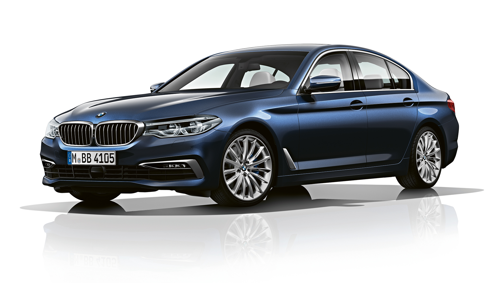 Imagine cu trei sferturi din partea frontală a BMW Seria 5 Sedan, Luxury Line Imagine cu trei sferturi din partea frontală a BMW 540d Sedan, G30, Luxury Line, în Albastru Imperial Brilliant Effect metalizat