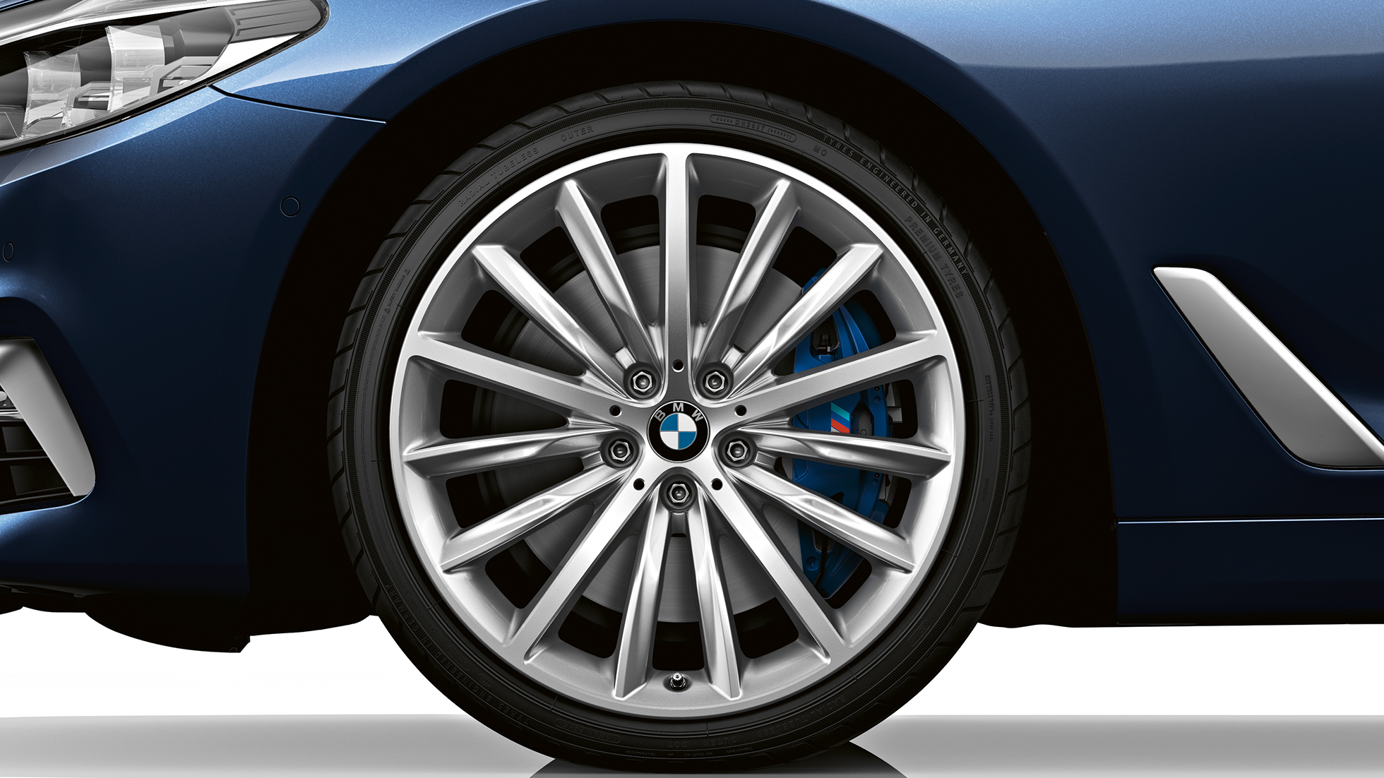 Jantele BMW Seria 5 Sedan, Luxury Line Imagine cu jantele BMW 540d Sedan, G30, Luxury Line, în Albastru Imperial Brilliant Effect metalizat