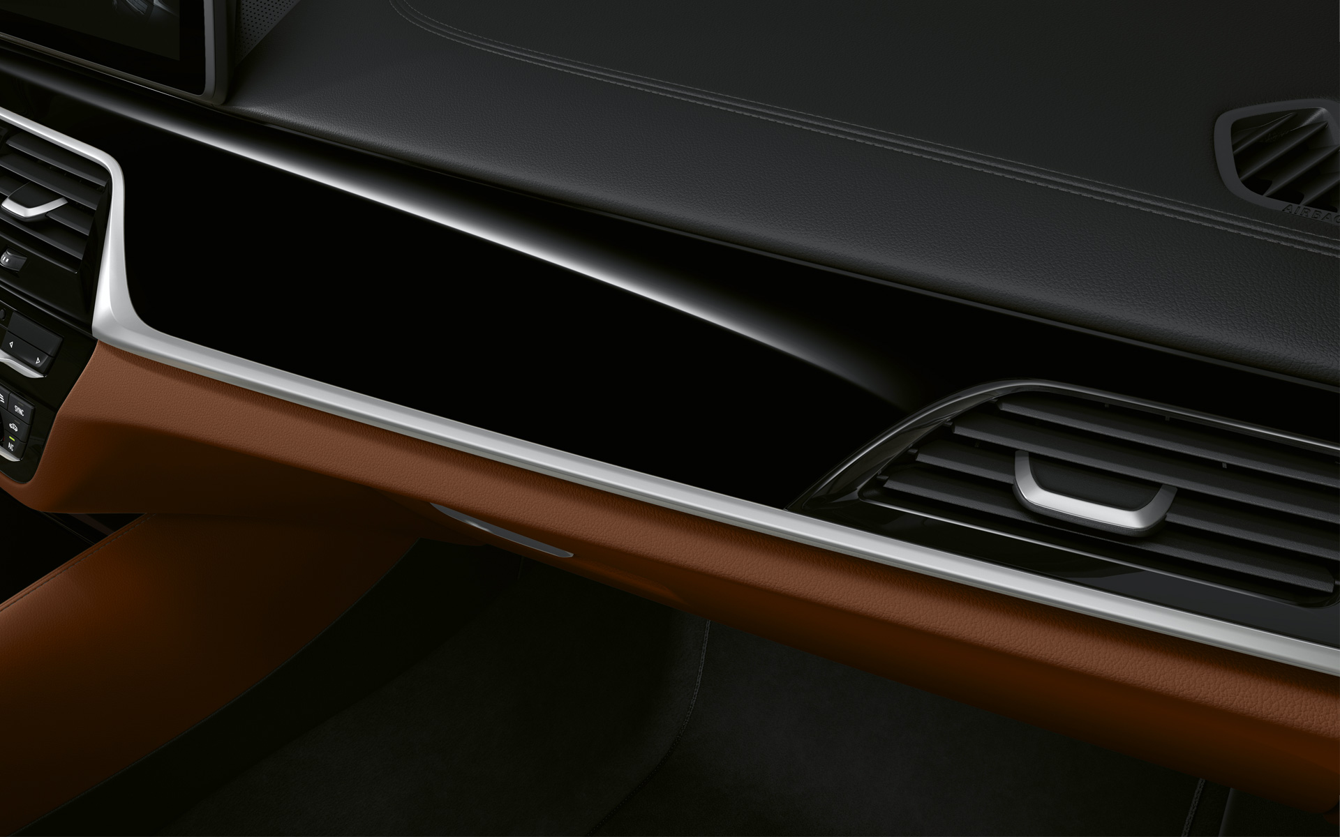 Habitaclul BMW Seria 5 Sedan G30 LCI cu ornamente în Negru Piano cu detalii în Crom Pearl Habitaclul BMW Seria 5 Sedan G30 2020 Facelift cu ornamente în Negru Piano cu detalii în Crom Pearl