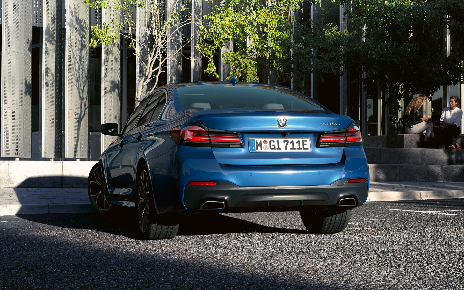 Stopurile cu formă 3D ale BMW Seria 5 Sedan, G30 Imagine în prim-plan cu stopurile cu formă 3D ale BMW Seria 5 Sedan, G30, Facelift, 2020, în Albastru Phytonic